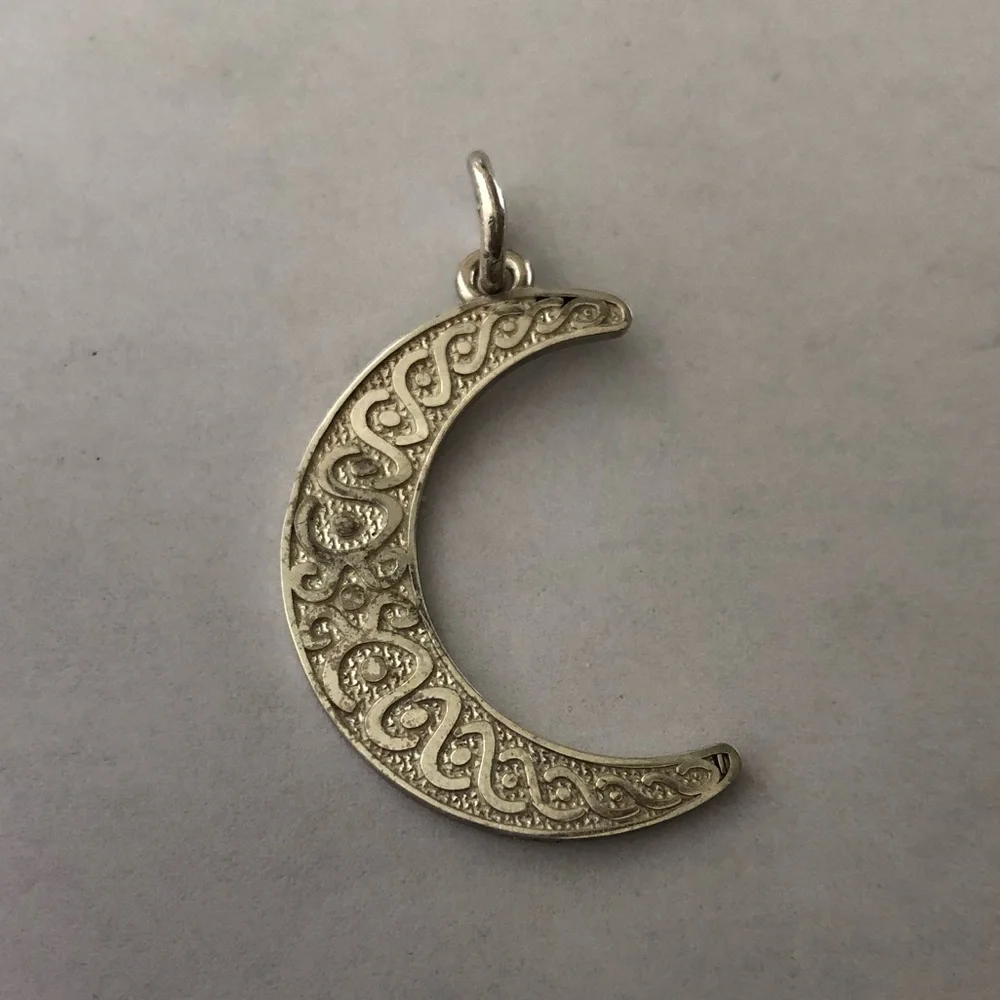 Unisex 925 Sterling silver crescent moon pendant